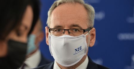 Koronawirus w Polsce. Adam Niedzielski zapowiada koniec obostrzeń