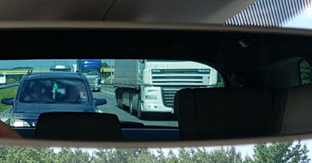 Jazda na zderzaku i bezmyślne przelewanie się po pasach ruchu, czyli dlaczego nie lubię polskich autostrad