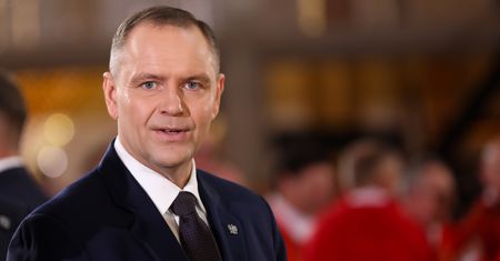 Sprawa Orderu Orła Białego.  Karol Nawrocki gra na zwłokę?