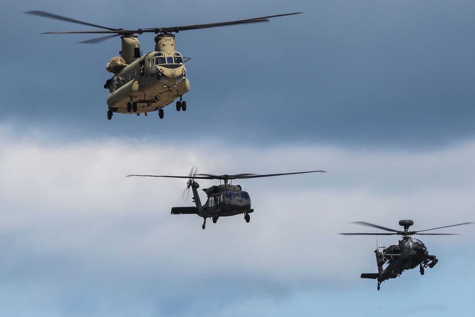 Śmigłowce Chinook, Black Hawk i Apache