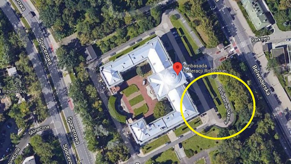 Uliczka prowadząca do ambasady Rosji w Warszawie została oznaczona jako "Bohaterów Ukrainy"