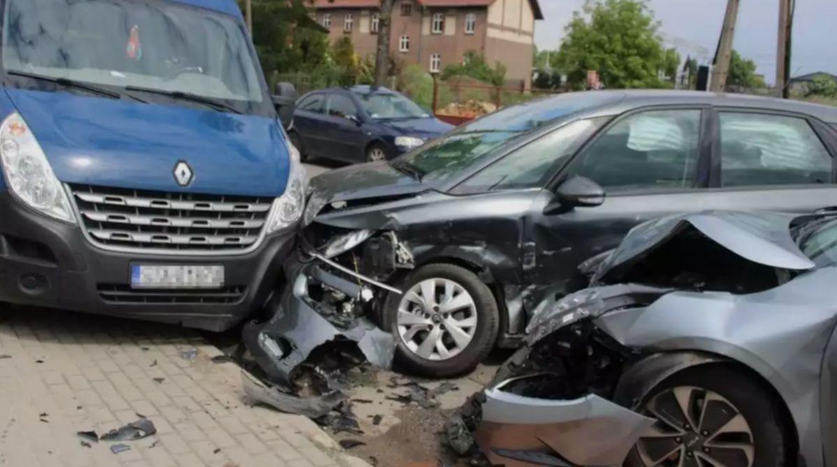 Wypadek w Radzionkowie. Doszło do zderzenia trzech samochodów na ul. Świętego Wojciecha