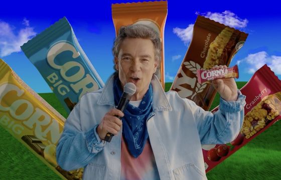 Stachursky z przeróbką swojego hitu w reklamie batonów Corny