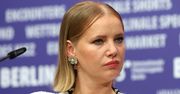 Joanna Kulig pozuje cała w Chanel. "Ten duet niestety nie gra"