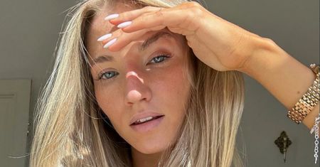 FRYWOLNA Agata Sieramska pozuje TOPLESS i odsłania IMPONUJĄCE mięśnie. Robi wrażenie? (FOTO)