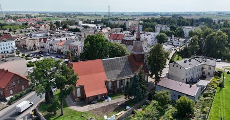 Trwa remont dachu kościoła w Kowalewie Pomorskim. Inwestycja z marszałkowskim wsparciem