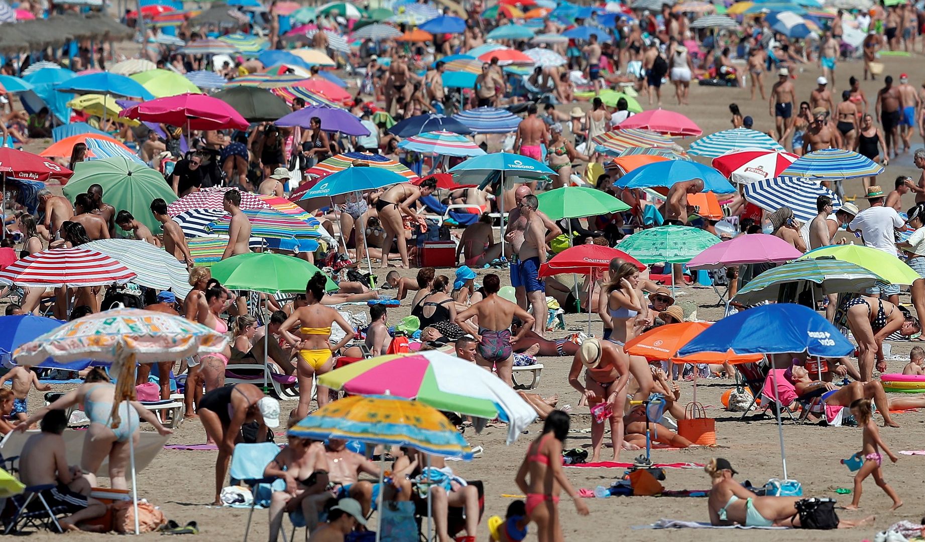 Tłumy na plażach.