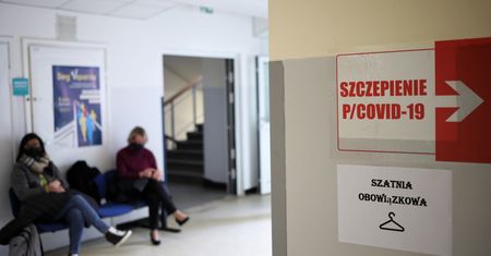 Dzień wolny w dniu szczepienia? Politycy chcą zmian