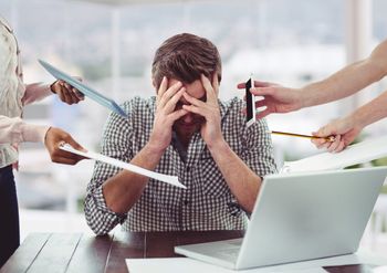 Milczenie firm i frustracja kandydatów. Dlaczego doświadczamy takich sytuacji?