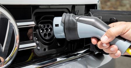 Auto elektryczne i mieszkanie w bloku. Czy da się to połączyć?