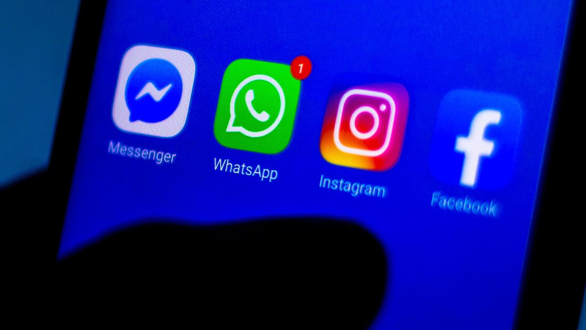 BRAZIL - 2020/07/25: In this photo illustration the social media icons (Messenger, WhatsApp, Instagram and Facebook) seen displayed on a smartphone. (Photo Illustration by Rafael Henrique/SOPA Images/LightRocket via Getty Images)