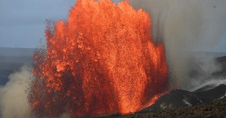 Fontanna lawy wystrzeliła na 200 metrów. Rekordowa erupcja na Hawajach