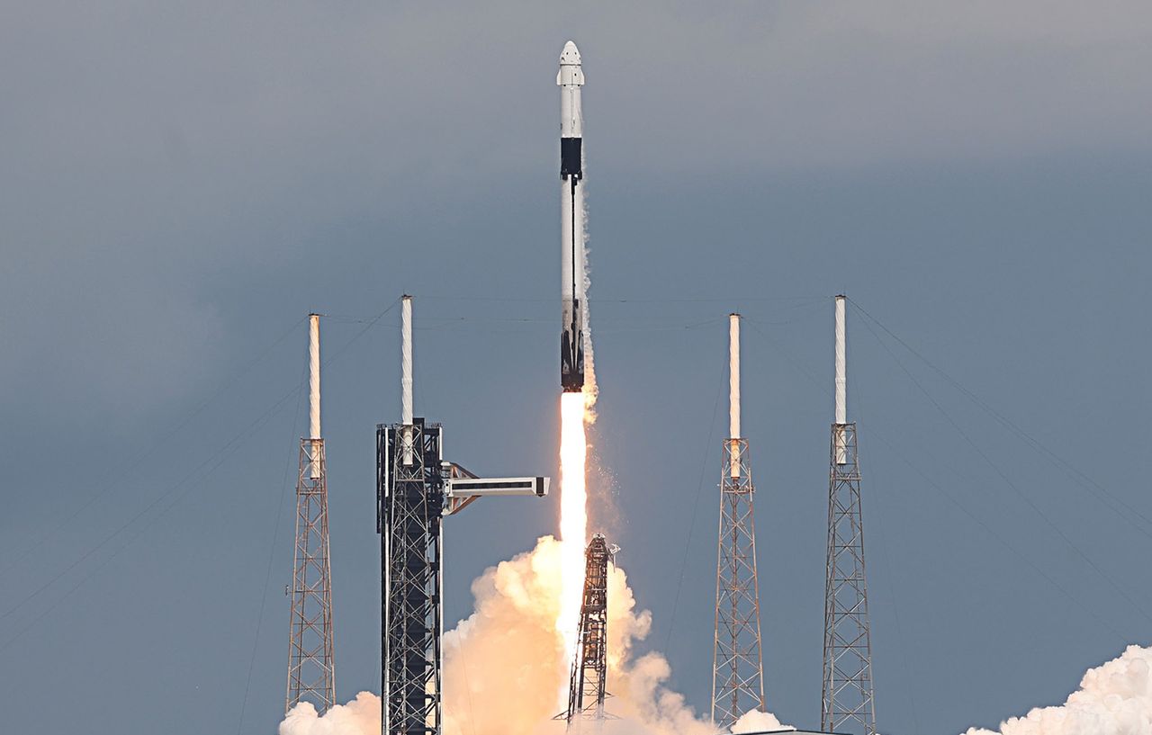 SpaceX bringt NASA-Astronauten trotz technischer Probleme zurück