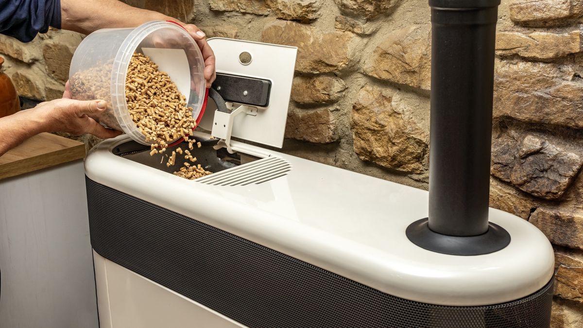 Gaz drożeje, pellet kusi. W tych domach to często pułapka