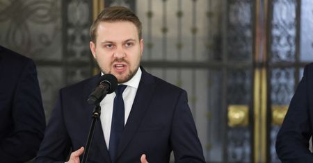 Ozdoba poucza Trzaskowskiego. "Proszę wziąć się do pracy"
