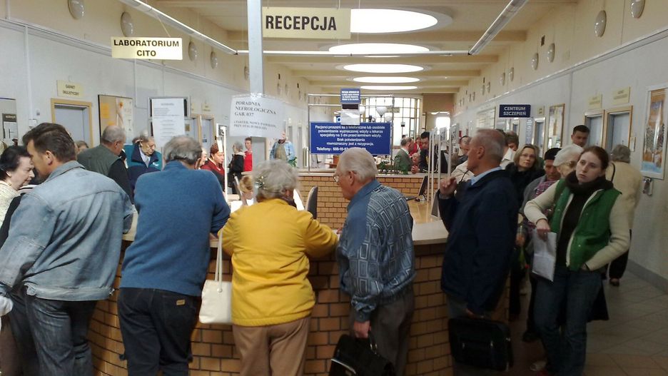 przychodnia, kolejka do lekarzy, zwolnienia lekarskie
