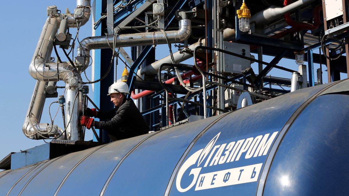Na zdjęciu Nord Stream 1 i logo Gazpromu