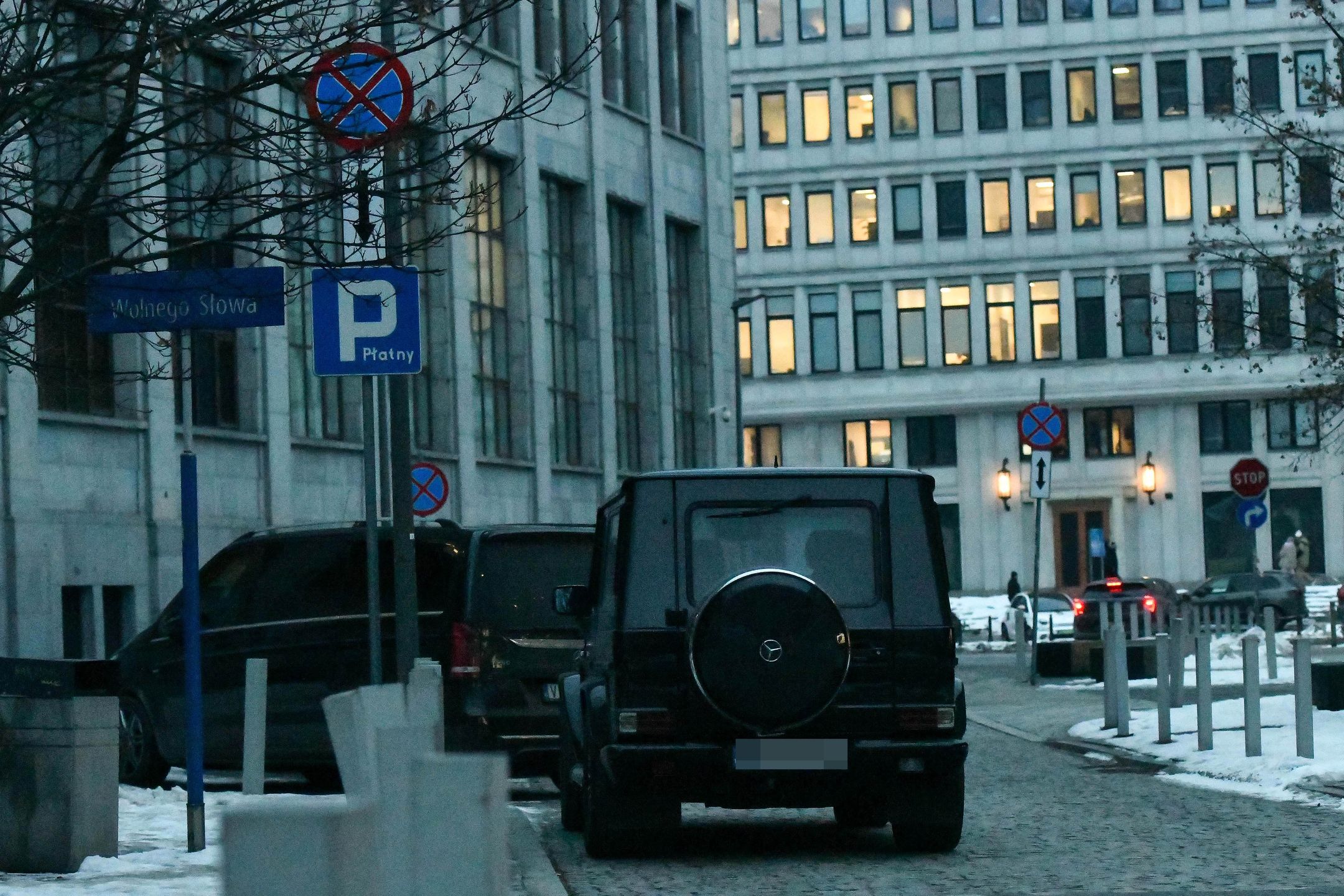 Maja Sablewska zaparkowała mercedesa na zakazie