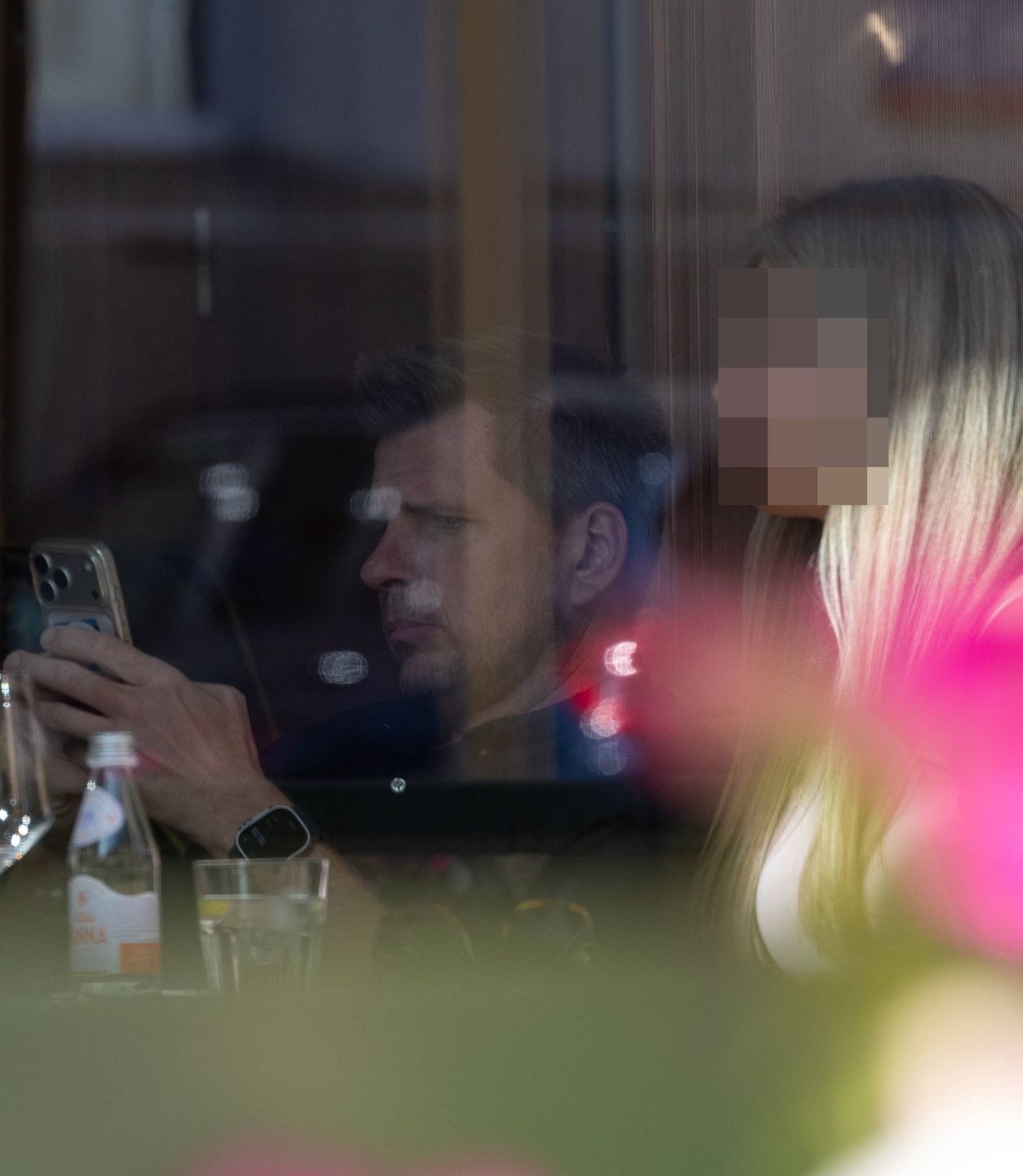 Filip Chajzer przyłapany na mieście z 20-letnią narzeczoną