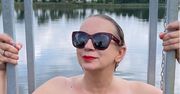 Marzena Rogalska pozuje topless. Internauci: "Wstydu nie masz"