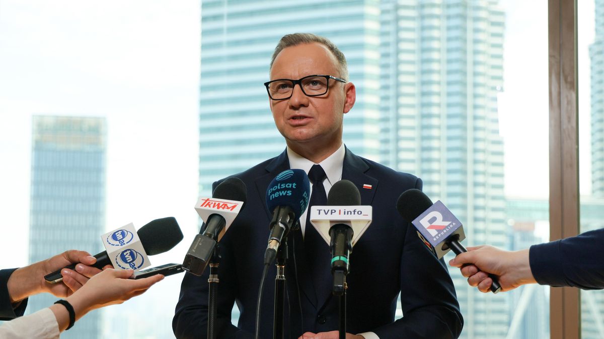 Andrzej Duda
Kuala Lumpur, Malezja, 11.06.2025. Prezydent RP Andrzej Duda podczas wypowiedzi dla polskich medi�w w Hotelu Grand Hyatt w Kuala Lumpur, 11 bm. Polska para prezydencka kontynuuje wizyt� w Malezji i Singapurze. (ps/mgut) PAP/Pawe� Supernak
Pawe� Supernak
dyplomacja dyplomata polityk polityka, konferencja prasowa, media, para prezydencka, wizyta, zagraniczna