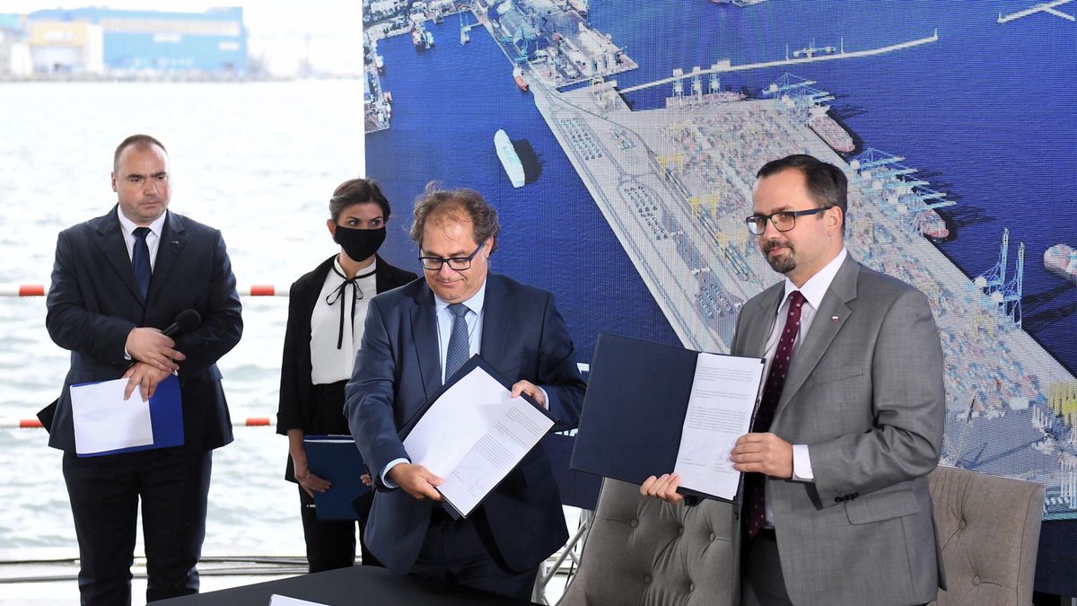 Podpisano umowę w sprawie współpracy CPK i Portu Gdynia.