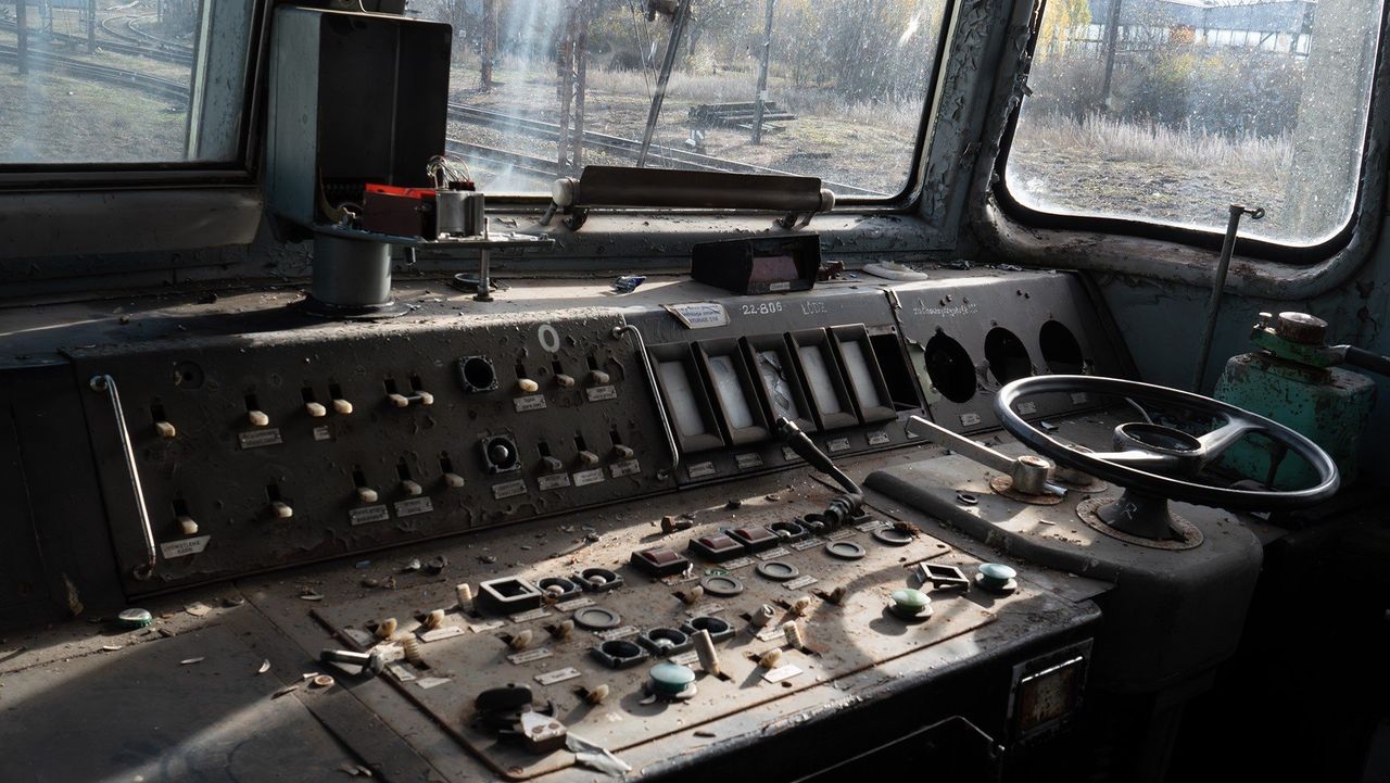 Łódź: Opuszczone miejsca. Cmentarzysko lokomotyw na stacji Łódź Olechów. Kiedyś pędziły przez Polskę. Dziś spoczywają w zapomnieniu