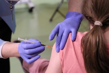 Ochronne szczepienia dla dzieci. Polacy zabrali głos