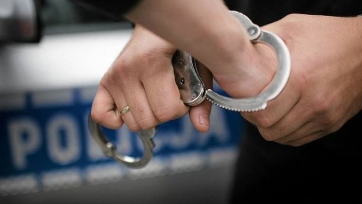 Mimo uprzedniego spożycia alkoholu postanowił osobiście poprowadzić auto. Nie przeszkadzało mu, że przewoził pasażerów (zdjęcie ilustracyjne) 