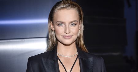 Karolina Pisarek i jej przyjaciółki w krótkich szlafroczkach. Ciąg dalszy wieczoru panieńskiego