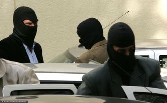ABW zatrzymała szajkę "piorącą" pieniądze z przestępstw. Wśród zatrzymanych pracownice banku