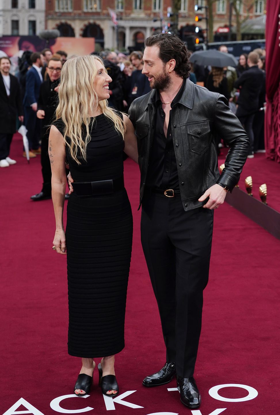 Aaron Taylor-Johnson bryluje z żoną na premierze filmu
