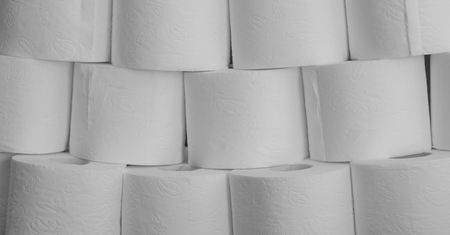 Może zabraknąć papieru toaletowego? Jeden z producentów ostrzega