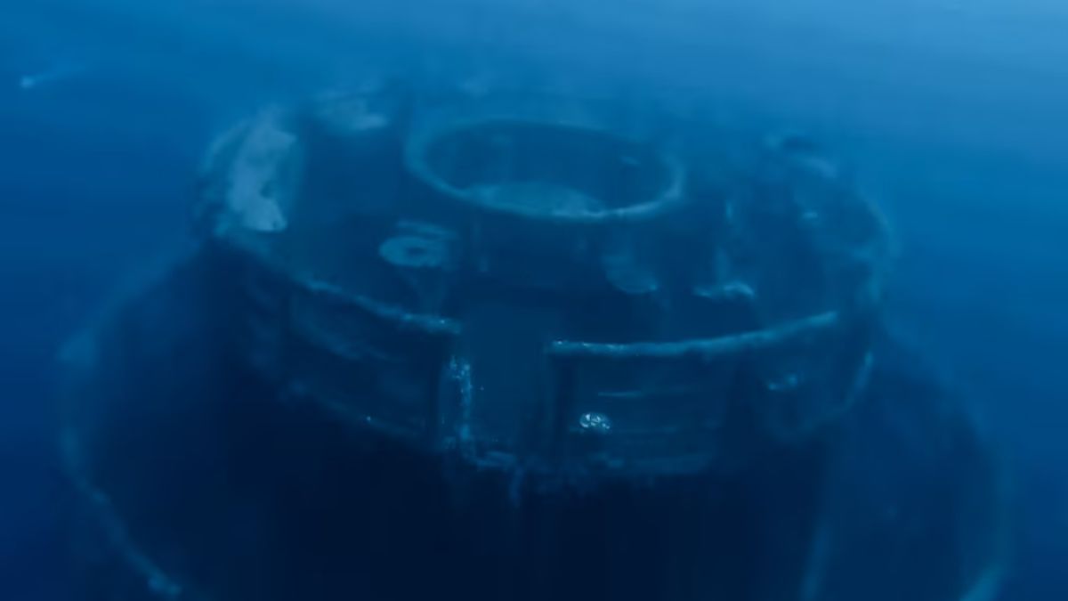 Ogromna wieża gazowa rozkłada się na dnie oceanu. Fot. Greenpeace