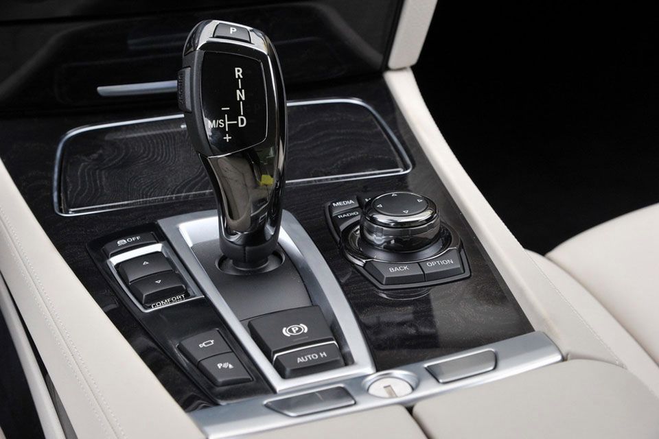 BMW serii 7 2013 (38)