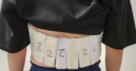 Złapali przemytnika procesorów. Przykleił 15 kg ładunek do ciała