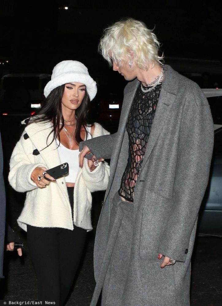 Megan Fox i Machine Gun Kelly po koncercie
West Hollywood, CA  - Megan Fox & MGK are seen leaving Landon Barker?s performance at The Roxy Theatre in West Hollywood.

Pictured: MGK, Machine Gun Kelly, Megan fox

BACKGRID USA 16 OCTOBER 2022 

USA: +1 310 798 9111 / usasales@backgrid.com

UK: +44 208 344 2007 / uksales@backgrid.com

*UK Clients - Pictures Containing Children
Please Pixelate Face Prior To Publication*
NINO, LELE