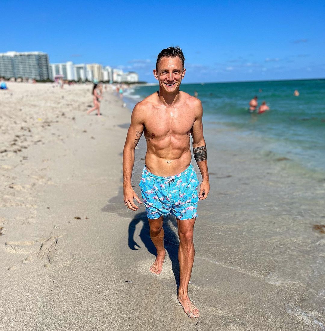 Jakub Rzeźniczak i Paulina Nowicka plażują w najlepsze. Ich miesiąc miodowy trwa