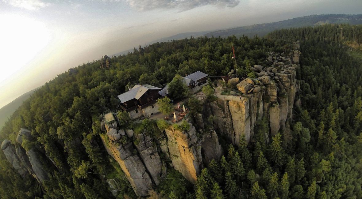 Schronisko "Na Szczelińcu" z lotu ptaka 