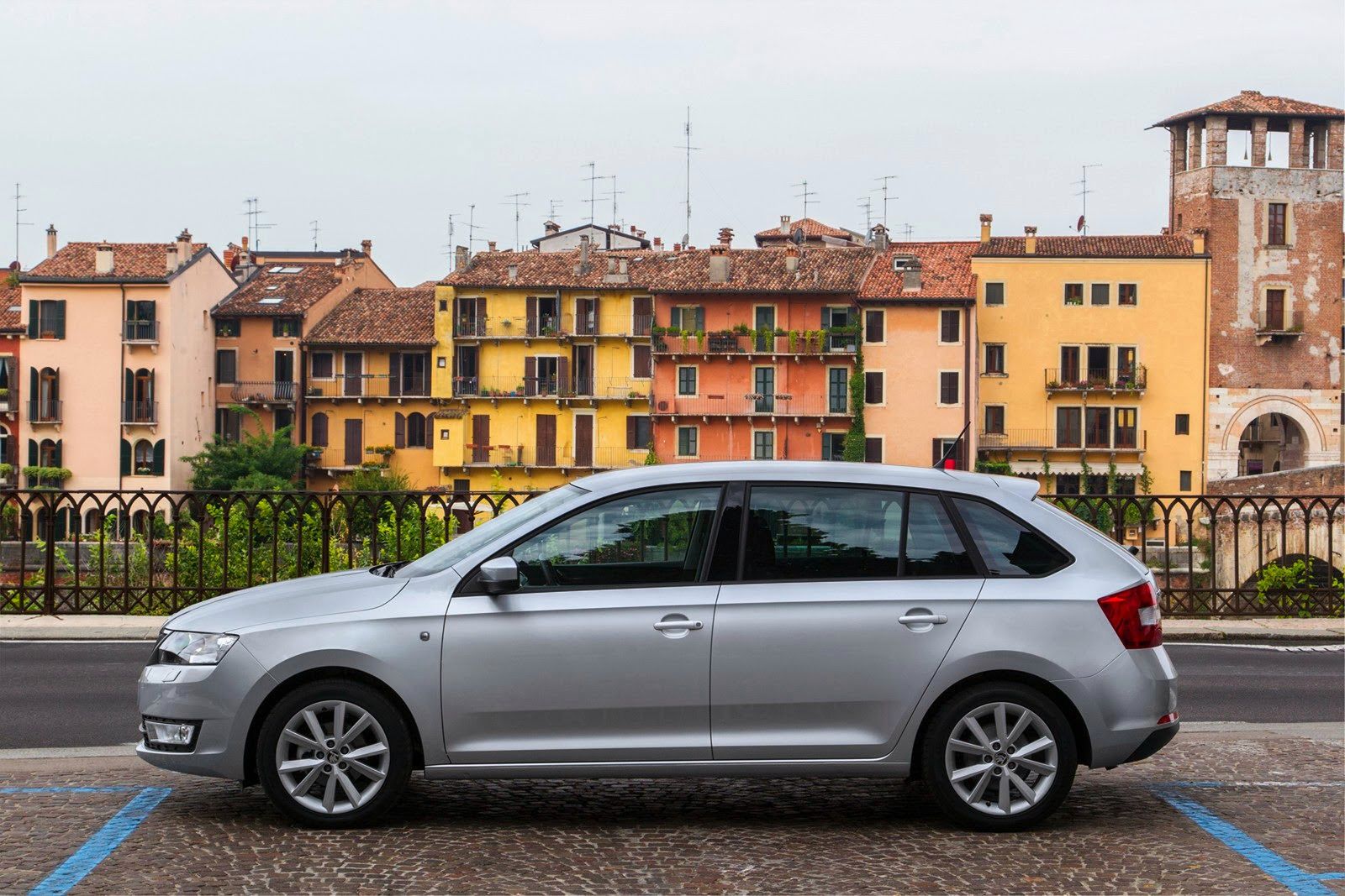 Škoda Rapid Spaceback - obszerna galeria od producenta 9