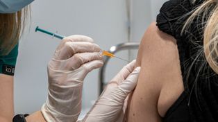 Naukowcy rozwiązali zagadkę szczepień na COVID. Wiadomo skąd zakrzepy