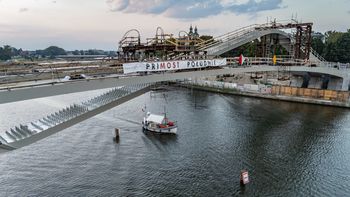 Kraków: Bulwary Wisły zablokowane. Budują kładkę Kazimierz-Ludwinów