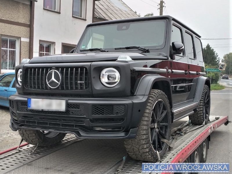 Wrocław. Laweta z Mercedesem za ponad 1 mln zł. Okazał się kradziony