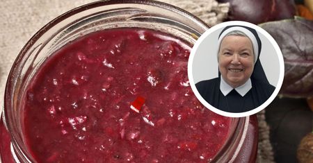 Powidła od siostry Anastazji pachną marcepanem. Kuzynka wstawiła od razu 10 słoików na zimę
