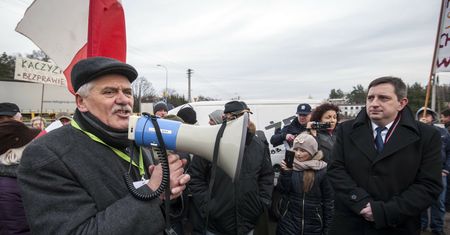 Na znak protestu przykuł się do kaloryfera. "Od lat walczymy"