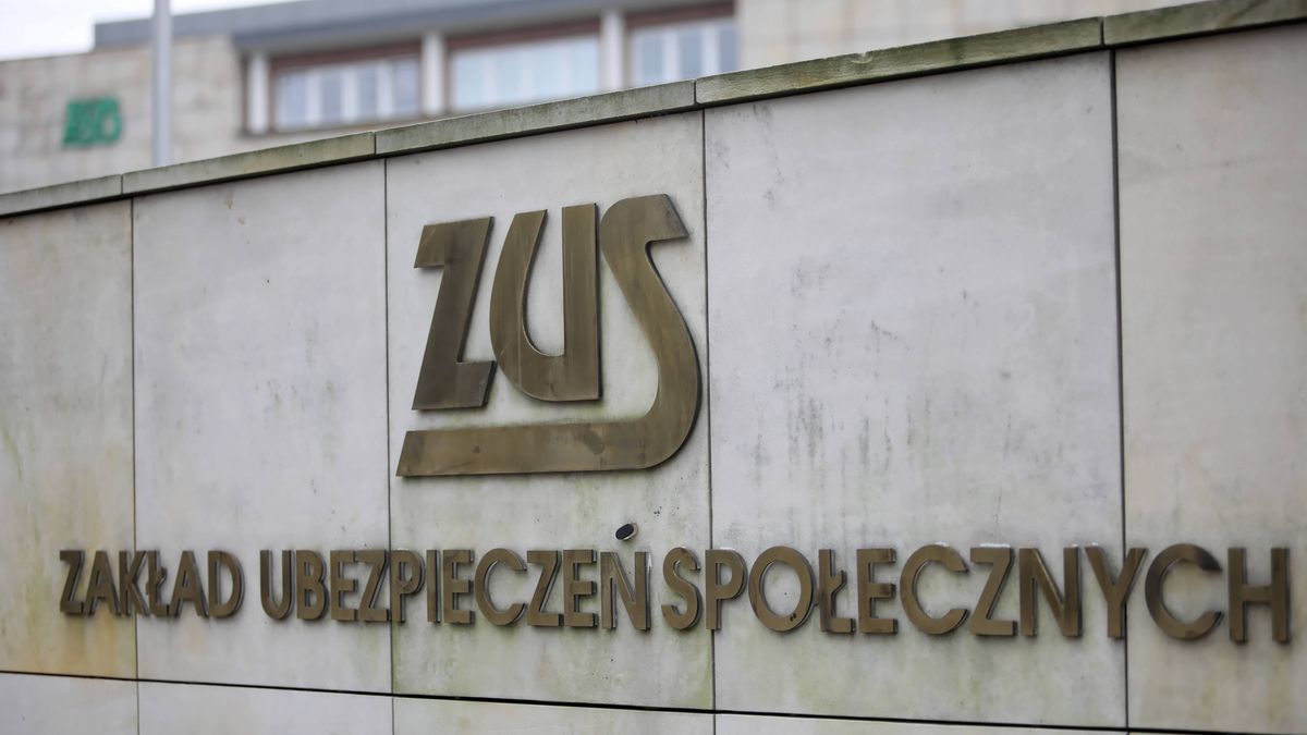 Centrala Zak�adu Ubezpiecze� Spo�ecznych
Warszawa, 12.01.2021. Logo ZUS na budynku Centrali Zak�adu Ubezpiecze� Spo�ecznych przy ul. Szamockiej 3/5 w stolicy, 12. bm. (ls/dw) PAP/Leszek Szyma�ski
Leszek Szyma�ski
Centrala Zak�adu Ubezpiecze� Spo�ecznych, logo, ul. Szamocka 3/5, zus