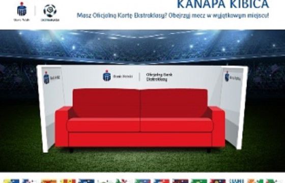 Kanapy kibica PKO BP na stadionach Lecha Poznań, Lechii Gdańsk, Legii Warszawa i Wisły Kraków