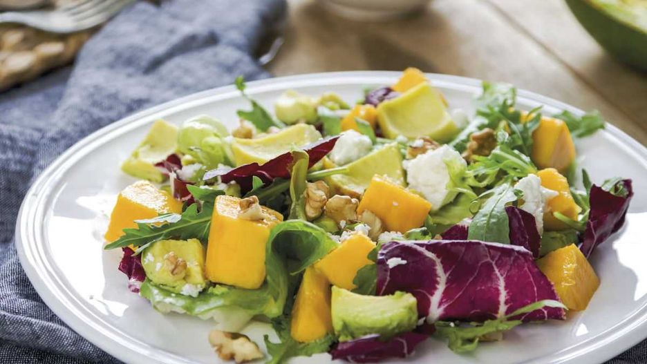Idealna na Dzień Kobiet. Ekspresowa sałatka z rukolą, mango i awokado