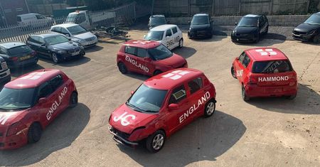 Pamiętasz samochodowe mecze "Top Gear"? Drużyna swiftów właśnie trafiła na sprzedaż