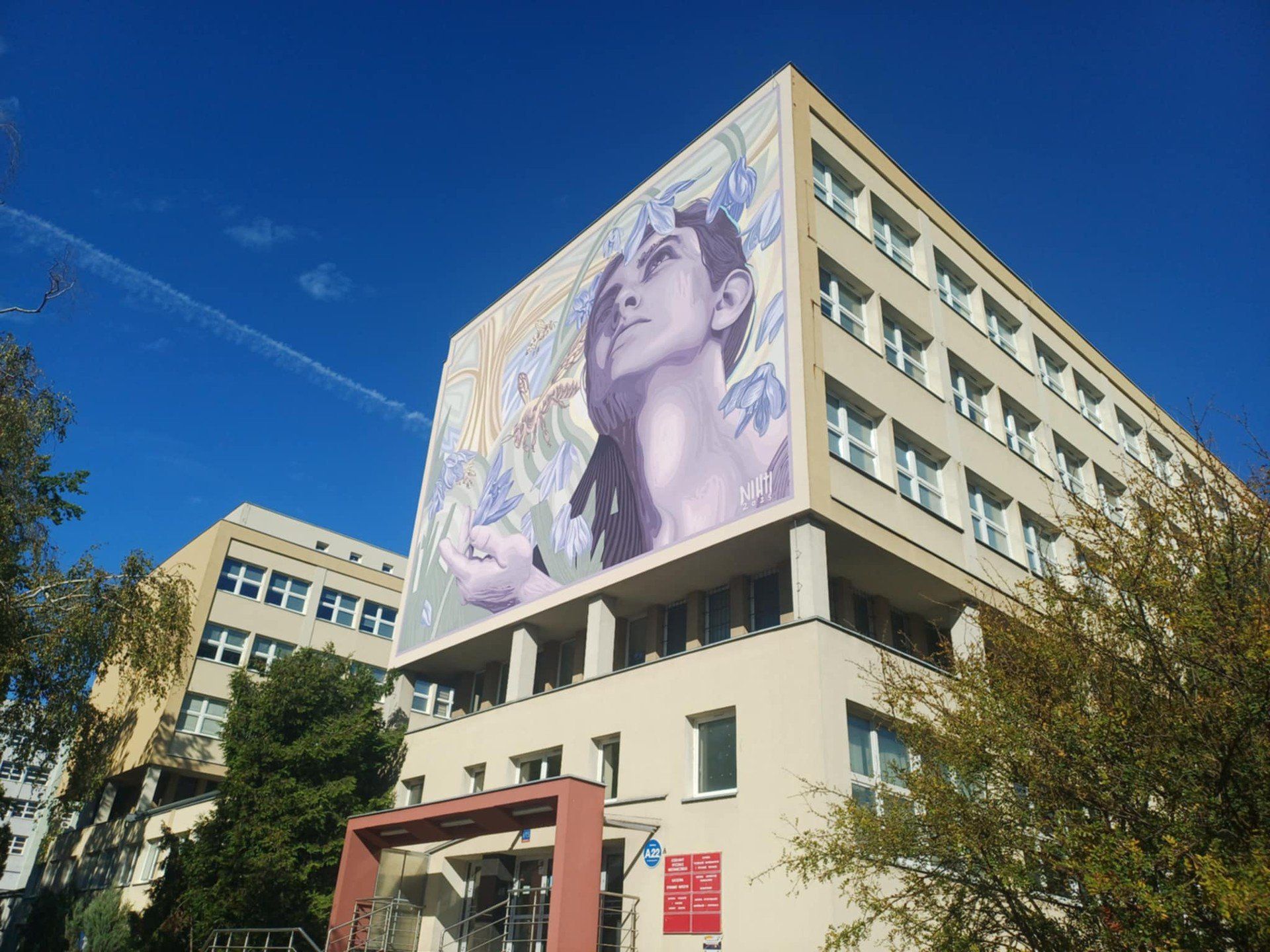 Nowy mural na ścianie gmachu Wydziału Mechanicznego PŁ